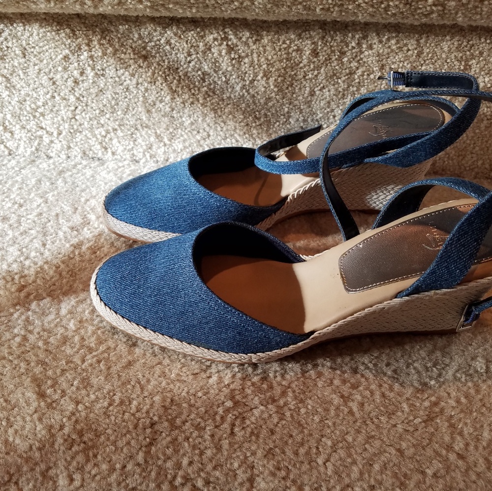 Stone wash fabric wedge shoes